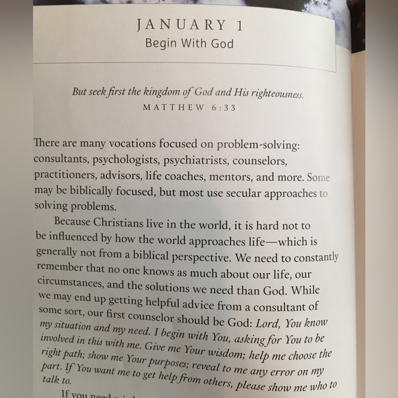 Daily Devotional Book by David Jeremiah from Turning Point - Picture 3 of 5